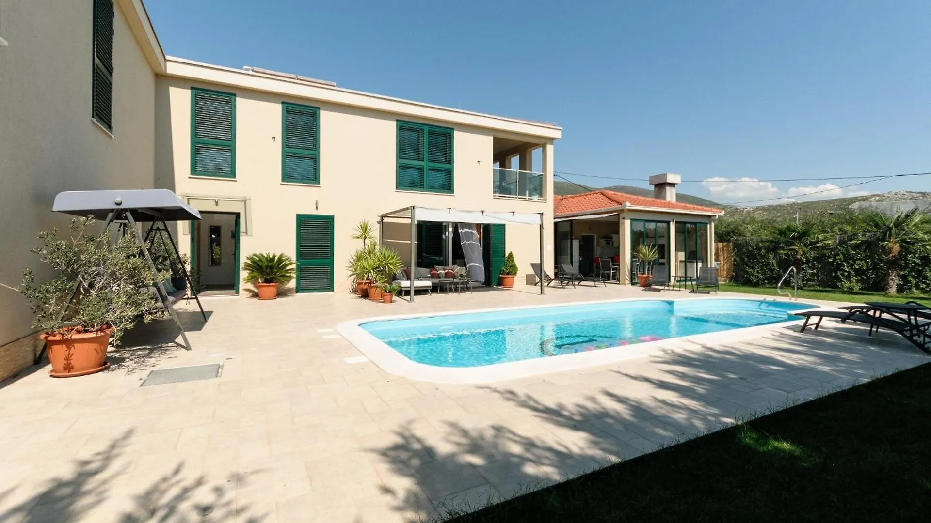 Luxury Villa With Heated Pool, Terrace, And Outdoor Amenities For Relaxation Trogir 0*,